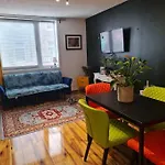 Number 63 Cosy 2 Bedroom Ground Floor Flat And Free Parking Outside Lez