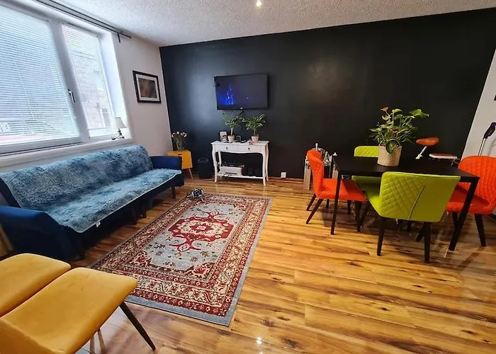 Number 63 Cosy 2 Bedroom Ground Floor Flat And Free Parking Outside Lez