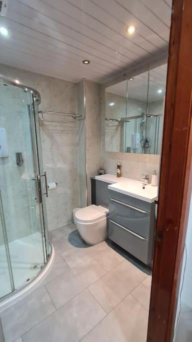 Apartment Number 63 Cosy 2 Bedroom Ground Floor Flat And Free Parking Outside Lez