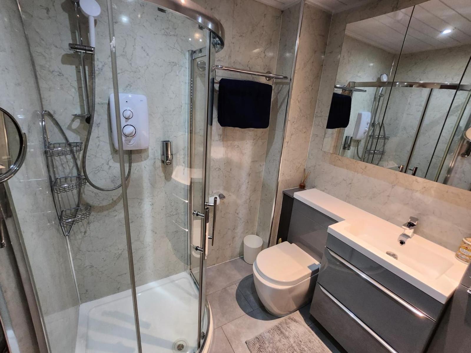 Apartment Number 63 Cosy 2 Bedroom Ground Floor Flat And Free Parking Outside Lez